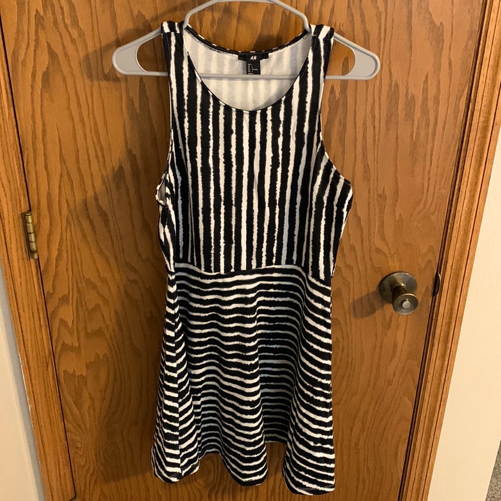 H&M black and white striped skater style sleeveless dress large - Picture 1 of 6